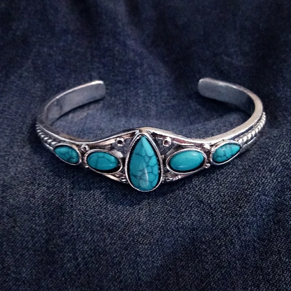 Jewelry - Turquoise Silver Cuff